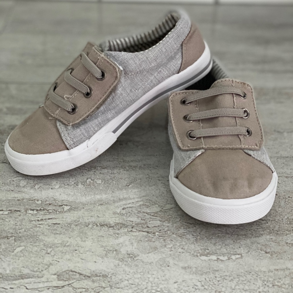 Boys size 10 sneakers